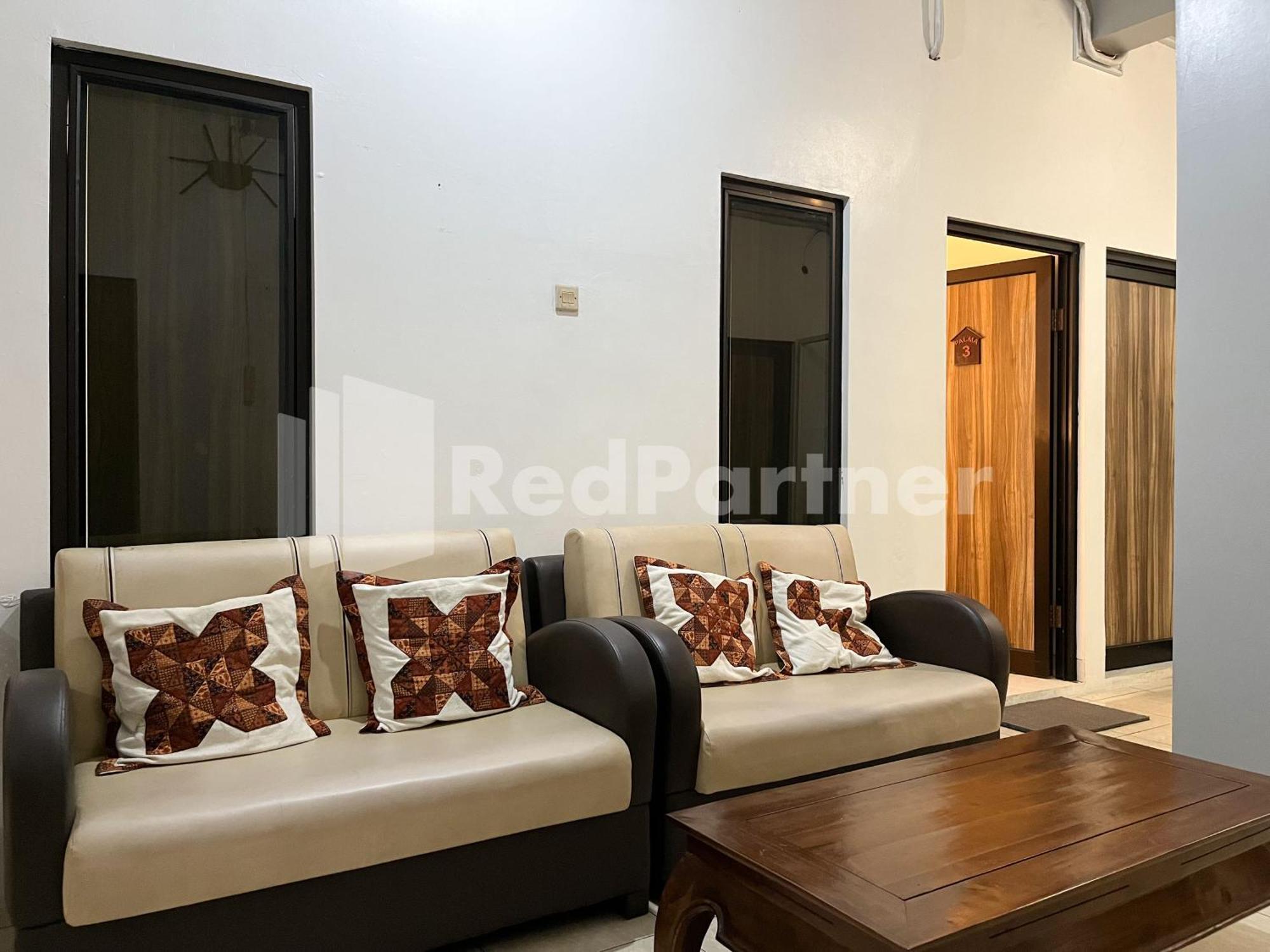 D Palma Near Lokananta Manahan Mitra Reddoorz Solo Exterior foto